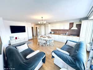 Apartament 3 camere, bloc nou, de inchiriat zona Centrala