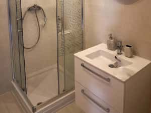 Regim Hotelier Cazare 2 camere Rin Apartamente POZE REALE — miniatura 5