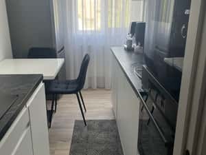 Apartament cu 2 camere, balcon și garaj Strada Horea — miniatura 4