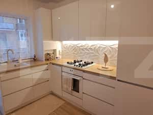 Apartament cu 2 camere/ etaj intermediar/ balcon/ parcare/ zona Porii — miniatura 3
