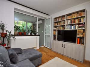 Pajura 5 min metrou Jiului apartament 2 camere cu centrala proprie