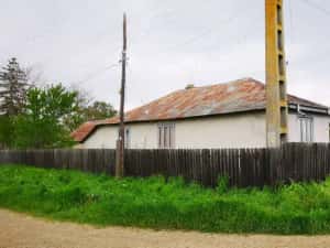 Vand casa batraneasca cu 2200 mp teren intravilan in Bordeasca Veche, Vrancea — miniatura 4