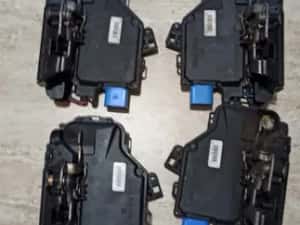 Broasca usa Golf 5 Jetta Touran Octavia 2 fata spate stânga dreapta — miniatura 4