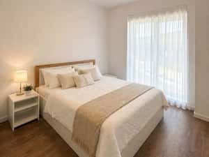 Inchiriez ap. cu 2 camere, central, amenajat lux, bloc nou — miniatura 6