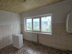 Vand bloc caramida cu 14 apartamente — miniatura 4