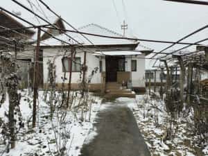 Proprietate rară – 2 case + livadă, vie și teren generos, la 20 km de Târgu Jiu — miniatura 2