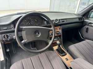 Mercedes-Benz W124 200D 1988 – Vehicul Istoric – Stare de functionare foarte buna — miniatura 6