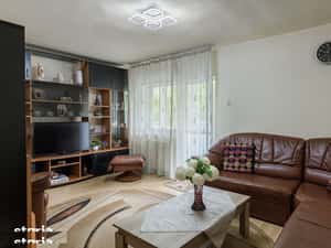 Apartament 4 camere, etaj 2, str. Castanilor, garaj de beton. — miniatura 2