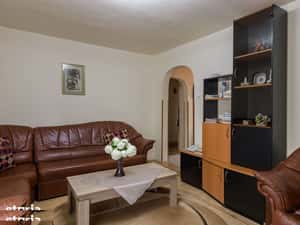 Apartament 4 camere, etaj 2, str. Castanilor, garaj de beton. — miniatura 3