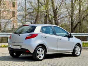 Mazda 2 - 1.3 benzina 80.000km !!! 4 usi / Klima — miniatura 3