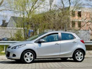 Mazda 2 - 1.3 benzina 80.000km !!! 4 usi / Klima — miniatura 4