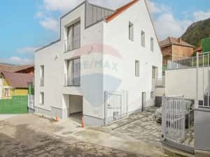 Armonie între tradiție și modernitate – Vilă contemporană în Brasov — miniatura 7