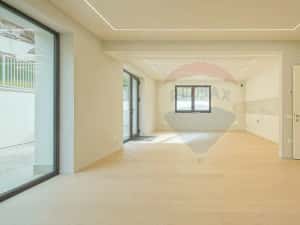 Armonie între tradiție și modernitate – Vilă contemporană în Brasov — miniatura 9