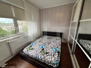 Apartament 2 camere, etaj 3, zona Dumbrava.