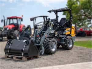Încărcător mini cu ROPS  - 26 CP, max 1750 kg / Giant G2500 HD (demo)