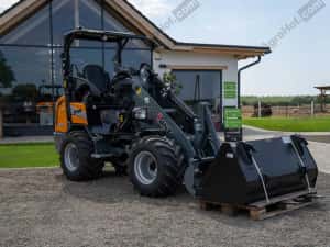 Încărcător mini cu ROPS  - 26 CP, max 1750 kg / Giant G2500 HD (demo) — miniatura 6