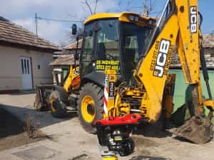 Inchiriez buldoexcavator,miniescavator pt spatii inguste,prestez servi — miniatura 3