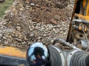 Inchiriez buldoexcavator,miniescavator pt spatii inguste,prestez servi — miniatura 4