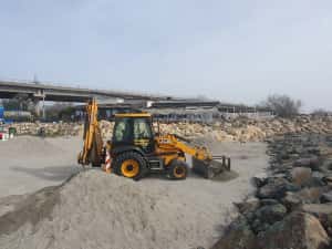 Inchiriez buldoexcavator,miniescavator pt spatii inguste,prestez servi — miniatura 6