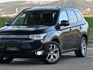 Mitsubishi Outlander Plug in Hybrid automat, navi, trapa, xenon