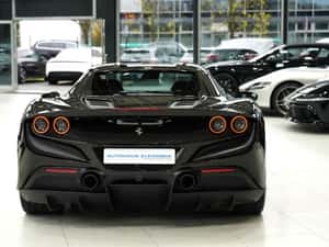 Ferrari F8 Cabrio - 7.524 km - 721 cp - 2023 — miniatura 6