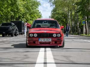 Vând sau schimb bmw e30 — miniatura 4