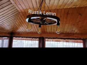 Lustre rustice din lemn