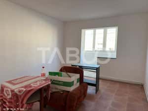 Apartament semidecomandat 2 camere etaj 3 zona Garii Fagaras — miniatura 3