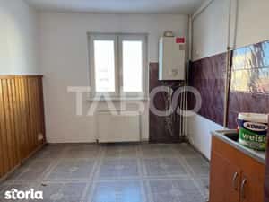 Apartament semidecomandat 2 camere etaj 3 zona Garii Fagaras — miniatura 6