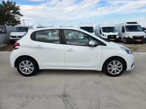 Vand Peugeot 208 2019 Benzina 1199 cmc Neavariata — miniatura 4