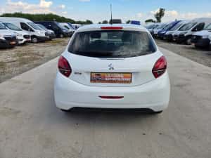 Vand Peugeot 208 2019 Benzina 1199 cmc Neavariata — miniatura 5