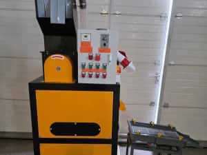 Tocator cablu granulator cupru 380V 5.5kw utilaj reciclare — miniatura 2
