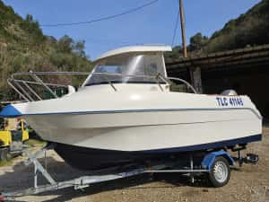 Quicksilver500(5m)Cabina+Mercury 50CP EFI 4T –280h –IMPECABILĂ+Remorca