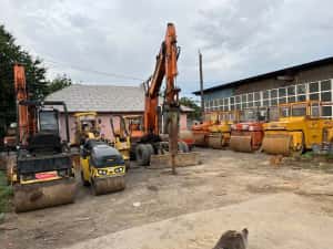 Inchirieri utilaje, excavator, buldoexcavator cu picon, cilindru compactor, — miniatura 2