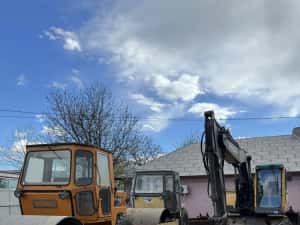 Inchirieri utilaje, excavator, buldoexcavator cu picon, cilindru compactor, — miniatura 4