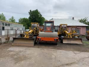 Inchirieri utilaje, excavator, buldoexcavator cu picon, cilindru compactor, — miniatura 6