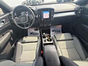 VOLVO XC40 Recharge Plug-In T4 — miniatura 3