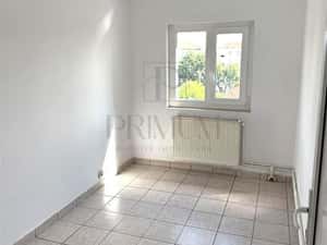 LIPOVEI - 3 CAMERE - 2 BAI - 2 BALCOANE - CENTRALA PROPRIE - DECOMANDA — miniatura 4
