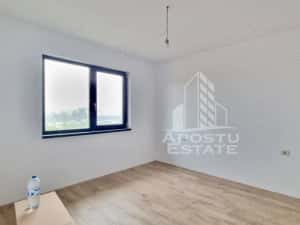 Apartament cu 2 camere, pod propriu, zona Lidl din Giroc — miniatura 3