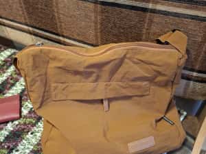 Geanta frumoasa si incapatoare