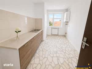 Apartament reprezentativ, 5 camere, pentru birou sau locuinta, Central — miniatura 4