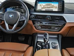 BMW 520e Plug-In Hybrid 204cp facelift 2022 luna 04 — miniatura 6