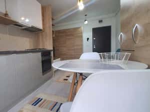 PF inchiriez ap 2 camere Palas — miniatura 4