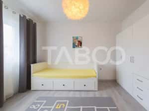 Apartament de vanzare 3 camere 2 bai gradina 74mp si parcare Selimbar — miniatura 9