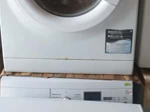 Vînd ușa mașina de spălat rufe hotpoint — miniatura 1