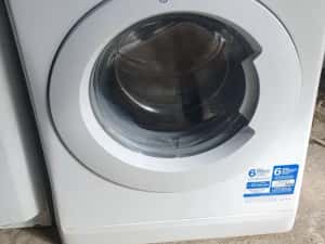 Vînd ușa mașina de spălat rufe hotpoint — miniatura 4