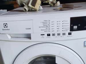 Vînd ușa mașina de spălat rufe hotpoint — miniatura 6
