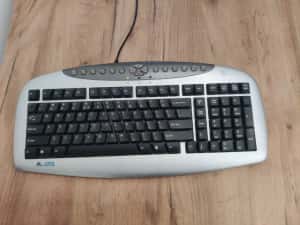 PC Retro Gaming Windows XP | ASUS K8N + Radeon 9550 AGP | Jocuri instalate — miniatura 5
