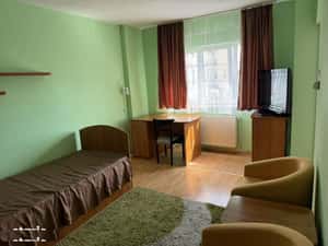 garsoniera bd victoriei sub arini  et 2 aproape de facultate — miniatura 3