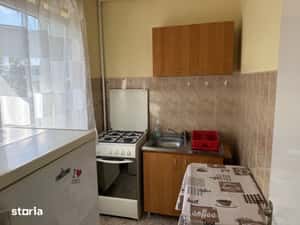 garsoniera bd victoriei sub arini  et 2 aproape de facultate — miniatura 6